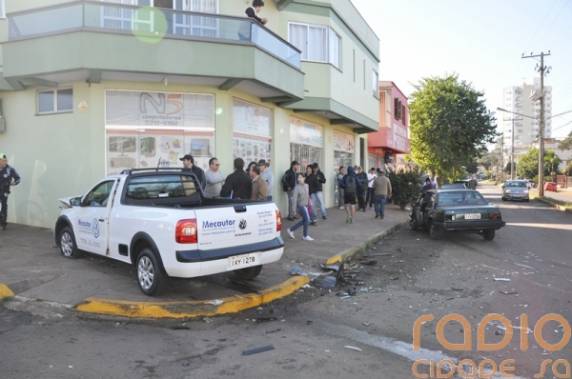 Três pessoas feridas em colisão na manhã desta terça-feira em 

Santo Ângelo - foto 5