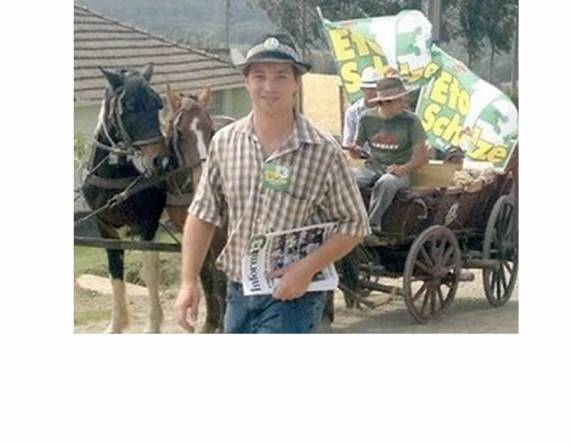 Roberto Scholze teria concedido dois 

secretariados aos parentes em 2013