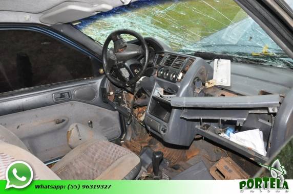 Carro colide em árvore na ERS-330 em Miraguaí - foto 3