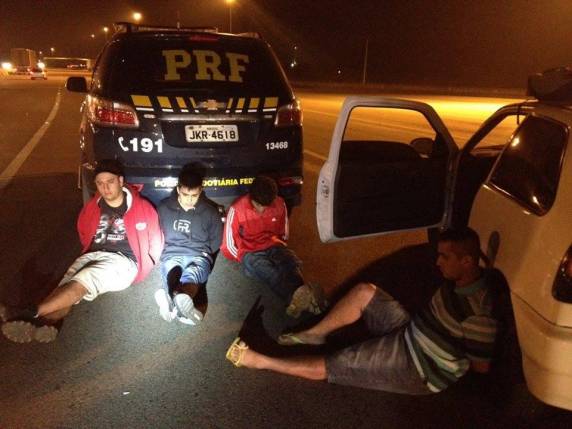 PRF apreende quase 20 quilos de maconha em
Porto Belo - foto 4