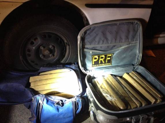 PRF apreende quase 20 quilos de maconha em
Porto Belo - foto 3