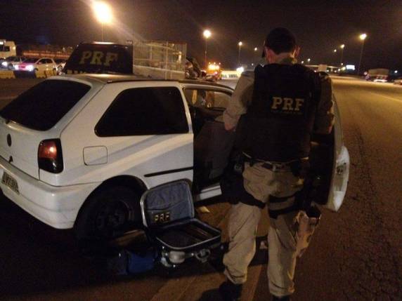 PRF apreende quase 20 quilos de maconha em
Porto Belo - foto 2