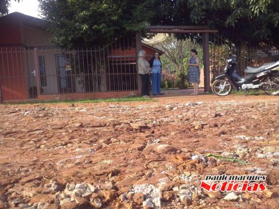 Mais uma vez moradores expõem
problemas da rua São Roque, em Três de Maio - foto 2