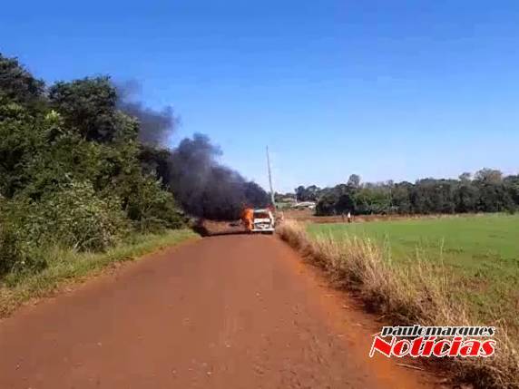 Kombi da
Prefeitura de Três de Maio pega fogo e tem perda total - foto 3