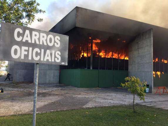 Prefeitura de Criciúma é atingida por segundo incêndio em doze dias - foto 3