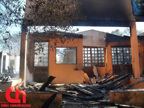 Incêndio destrói empresa em Pinheirinho do Vale - foto 3