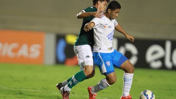 Figueirense vence nos erros do Palmeiras e deixa a zona da degola
