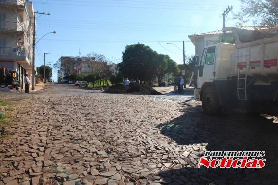 Secretaria de
Obras desenvolve melhorias em ruas de Três de Maio - foto 5