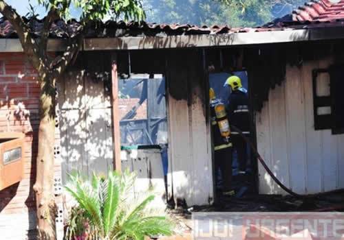 Botijão de gás explode e provoca incêndio em residência, em Ijuí - foto 2