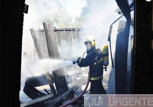Botijão de gás explode e provoca incêndio em residência, em Ijuí - foto 3