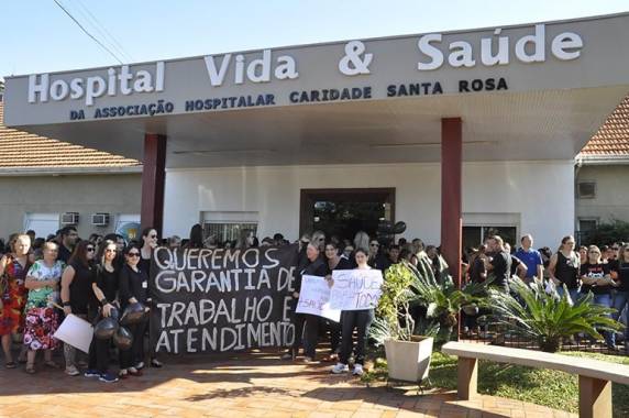 Protesto contra demissões no Vida & Saúde - foto 3