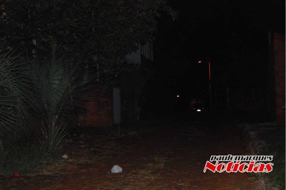 A pequena rua é praticamente habitada somente de um lado