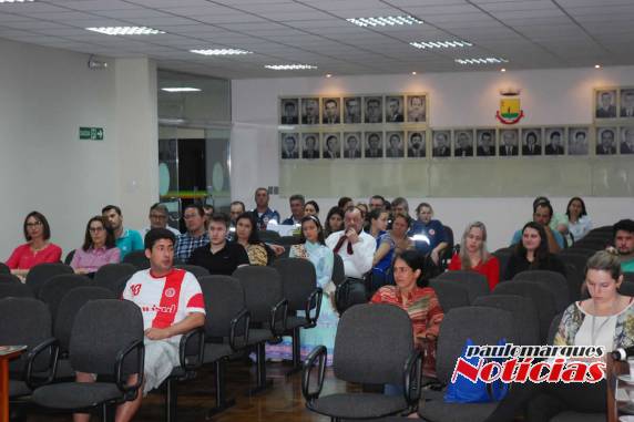 Sessão da Câmara de Vereadores
foi marcada por grande presença de público - foto 4