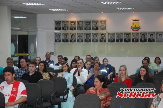 Sessão da Câmara de Vereadores
foi marcada por grande presença de público - foto 7