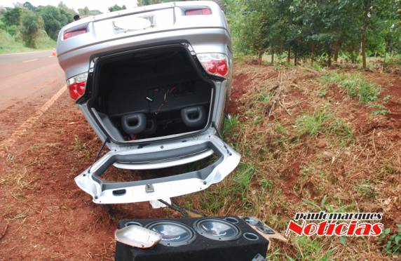 Homem capota veículo na ERS-342 em Independência - foto 4