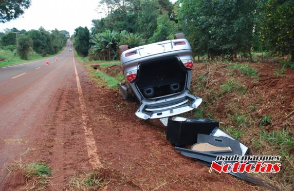 Homem capota veículo na ERS-342 em Independência - foto 7