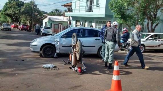 Motociclista fica ferido em acidente no centro de São Luiz Gonzaga - foto 2