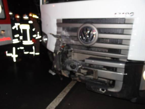 Acidente na BR-470 deixa uma pessoa morta e duas feridas - foto 2