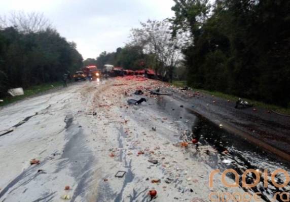 Morre um dos envolvidos em colisão de carretas na BR 285, em Entre-Ijuis - foto 2