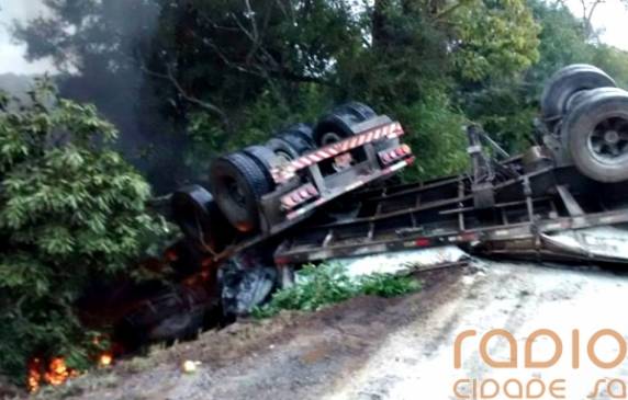 Morre um dos envolvidos em colisão de carretas na BR 285, em Entre-Ijuis - foto 3
