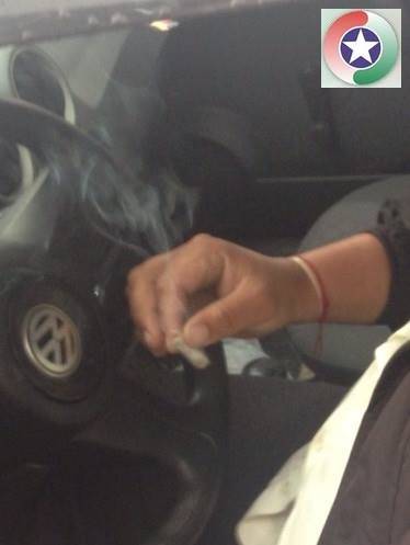 Homem é abordado pela Polícia Militar quando dirigia e fumava maconha - foto 2