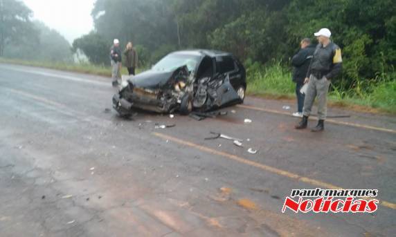 Caminhão
transportador de leite capota e motorista fica ferido, em São Martinho - foto 7