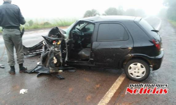Caminhão
transportador de leite capota e motorista fica ferido, em São Martinho - foto 2