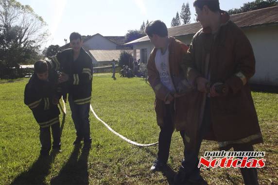 Pelotão Mirim/BM de Três de Maio recebe instruções do Corpo de Bombeiros - foto 7