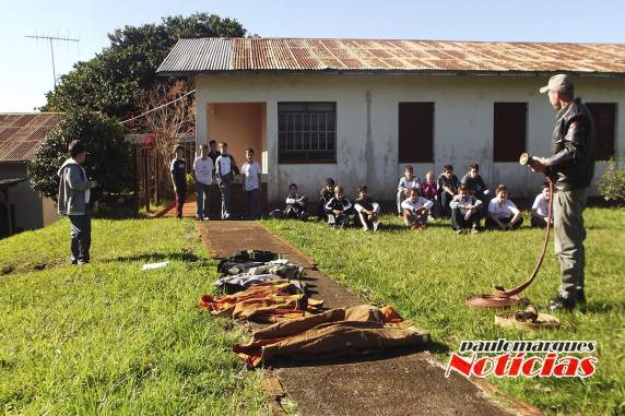 Pelotão Mirim/BM de Três de Maio recebe instruções do Corpo de Bombeiros - foto 3