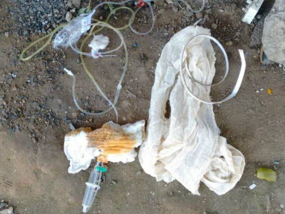 Entre 3 e 4 ton de lixo hospitalar são 

encontradas em galpão de reciclagem - foto 2