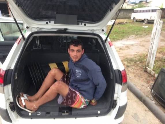 Polícia Militar captura dois com mandados de prisão no Perequê-Porto Belo - foto 2