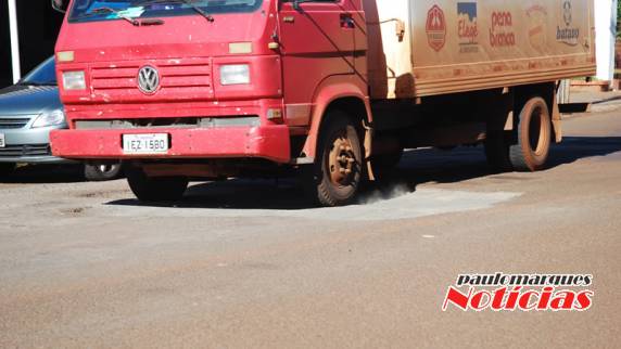 Buraco aberto pela CORSAN atrapalha o trânsito na rua Horizontina - foto 5