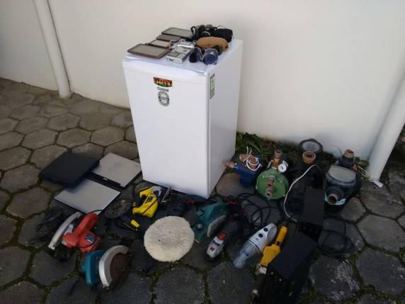 Polícia Militar prende traficante e apreende arma no Mariscal em 

Bombinhas - foto 6