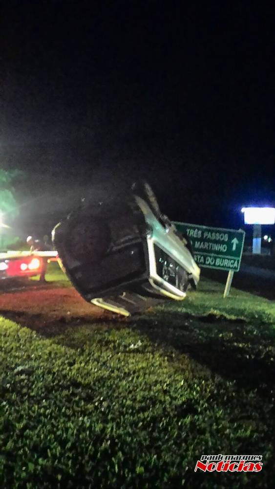 Caminhoneta sai da pista e capota na BR-472 em Boa Vista do Buricá - foto 2