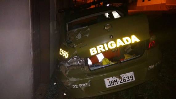 Criminosos explodem agência do Banco do Brasil de Dois Lajeados - foto 6