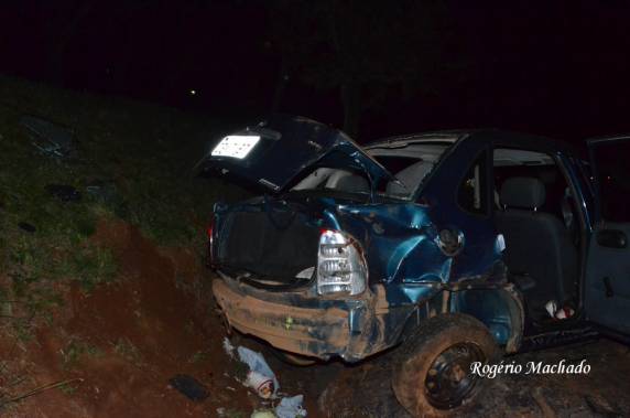 Duas pessoas ficaram feridas em uma saída de pista na ERS-404 em Sarandi - foto 2