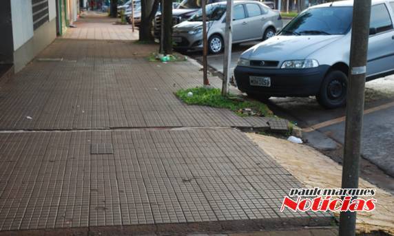 Imagem da Av. Uruguai na manhã de segunda-feira é de muita sujeira - foto 3