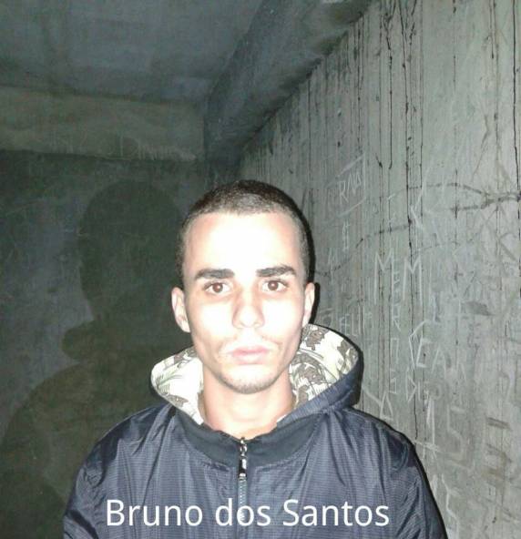 Polícia Militar de Itapema em conjunto
com a Polícia Civil e Canil de São José, apreende drogas e objetos furtados - foto 5