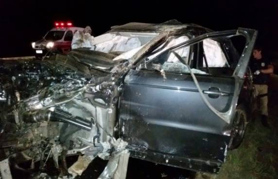 Cantor Cristiano Araújo e namorada morrem após acidente de carro em GO, diz hospital - foto 2