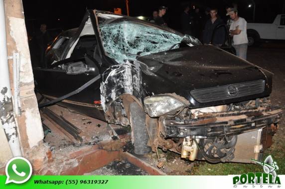 Carro colide contra casa e deixa motorista gravemente ferido em Tenente Portela - foto 4