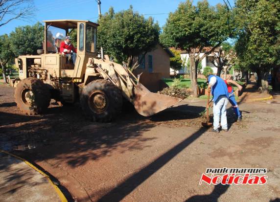 Galhos são recolhidos no bairro
Medianeira - foto 4
