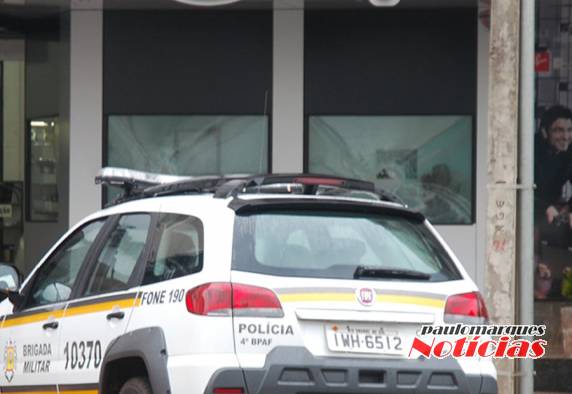 Ladrões quebram vitrines de
óptica para furtar em Três de Maio - foto 3