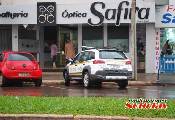 Ladrões quebram vitrines de
óptica para furtar em Três de Maio - foto 2