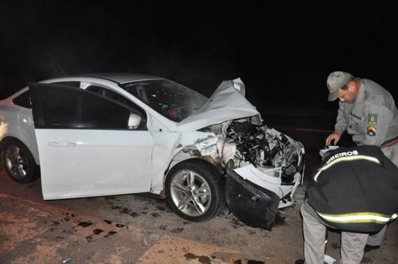 Motorista colide automóvel em traseira de caminhão e é socorrido ao HCI - foto 3