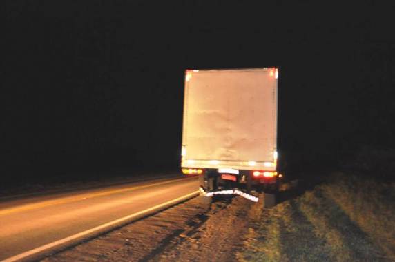 Motorista colide automóvel em traseira de caminhão e é socorrido ao HCI - foto 2