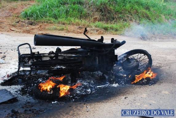 Motociclista fica ferido em acidente na BR-470 em Gaspar - foto 4