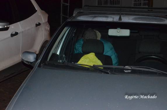 Ladrões são presos depois
arrombarem loja em Sarandi - foto 2