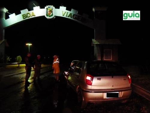 Dois feridos em acidente
de trânsito no pórtico de acesso a Crissiumal - foto 3