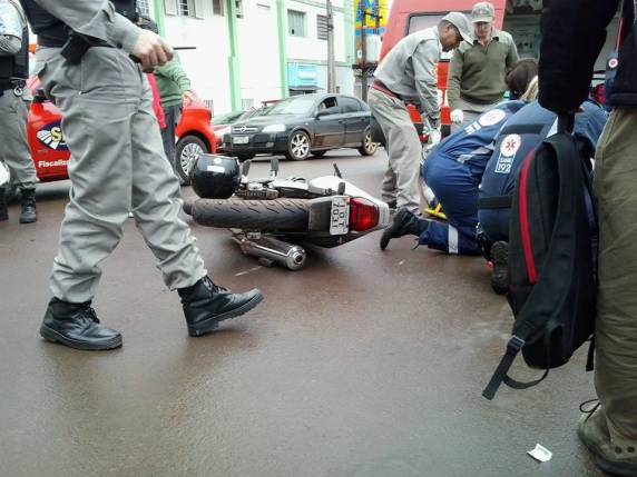Acidente envolvendo moto e caminhão na Av independência em Palmeira das Missões - foto 3