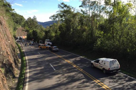 Grupo troca tiros com vigilantes em ataque a carro-forte na Serra - foto 2